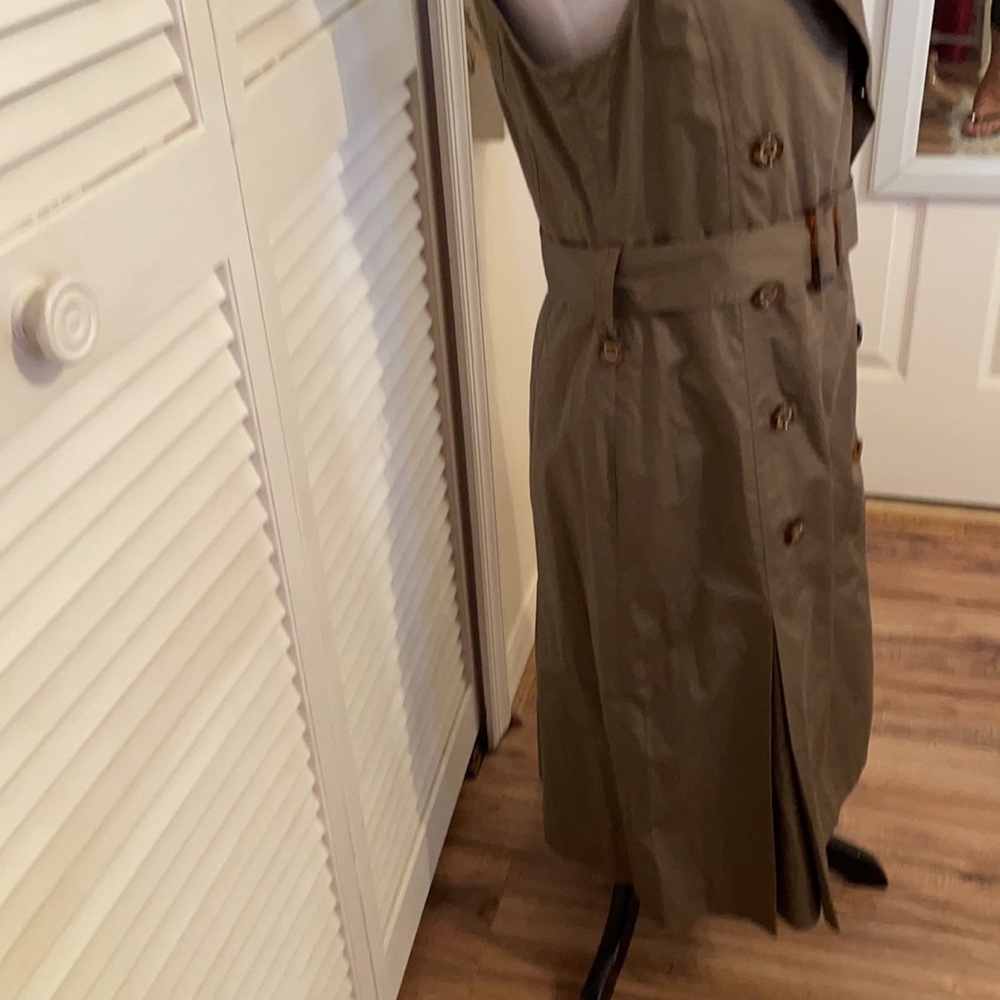 Carolina Herrera Tan Sleeveless Trench Dress - Picture 2 of 16